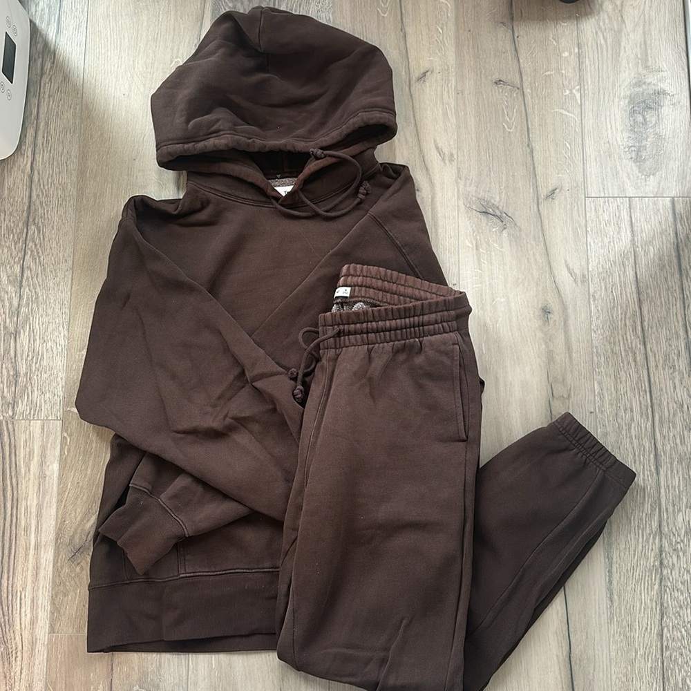ARITZIA TNA rich mocha brown sweat set